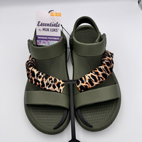 Muk Luks Shoes - New with Tags (NWT) Essentials by MUK LUKS Surf Girl Sandals size XL 11-12